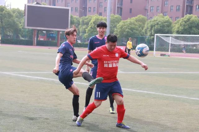 泰晤士报：曼联接近任命阿莫林 范尼可能只带一场